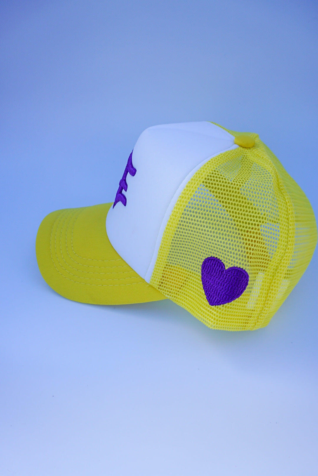 Trucker Hat w Heart Patch